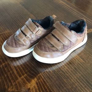 OshKosh Toddler Shoes Size 7